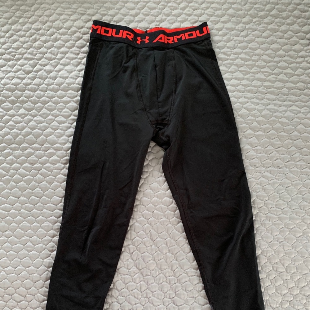 Boys M Under Armour base-layer